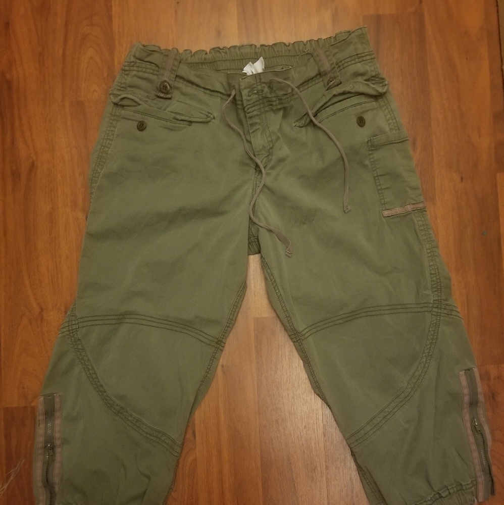 Maternity capris